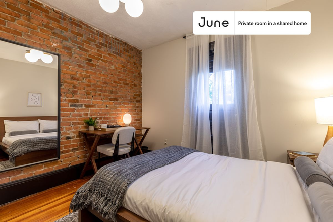 Photo - Private bedroom in 5 bed/2 bath Home