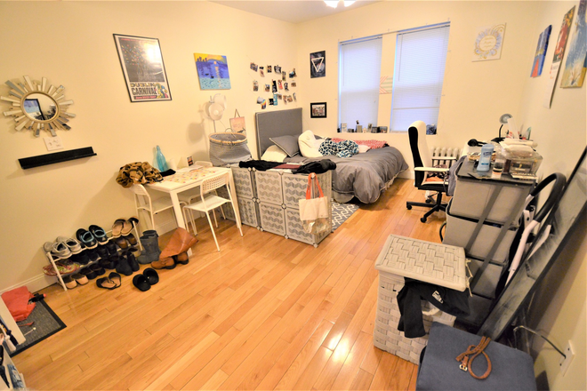 . - Spacious studio at 24 Haviland! No broker fee. Contact Will McGowan 617.512.5822 Apartments