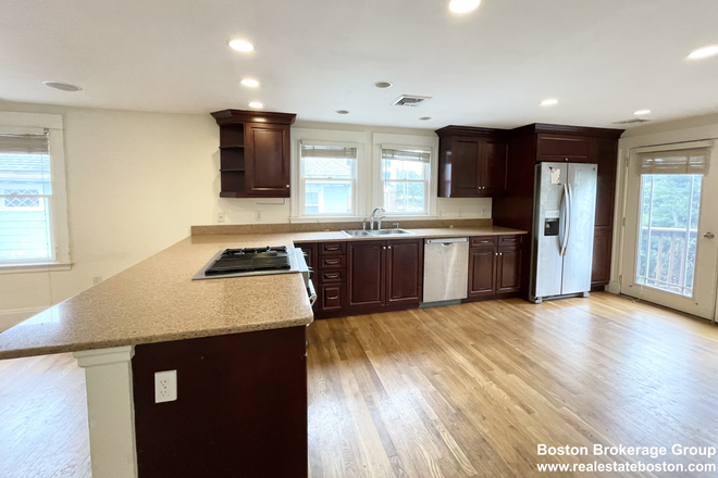 kitchen - Stunning 4 bedroom on sunset Apartments