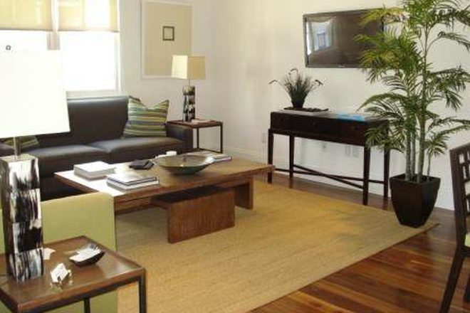 DEN - 13 Brewster Court - 3Bd 2.5ba Walk to MUSC House