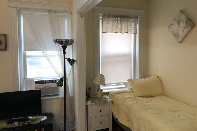 Studio - Beautiful and Cozy Studio on Peterborough St - Avail 9/1/25! H&HW Included! Apartments