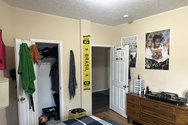 Bedroom. Would clean out for tenant. - Entire Home