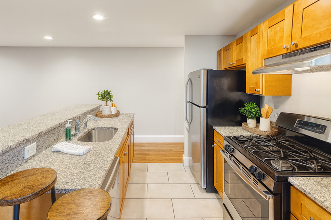 Unit - BU CENTRAL! RARE OFF CAPMUS 3 BED ON SAINT PAUL IN BROOKLINE! 9/1/26!! Condo