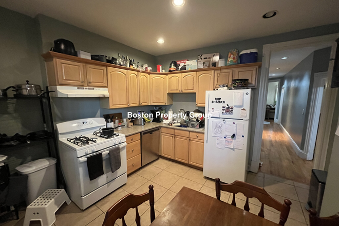 Kitchen - 3 bedroom / 1 bathroom in Mission Hill Apartments