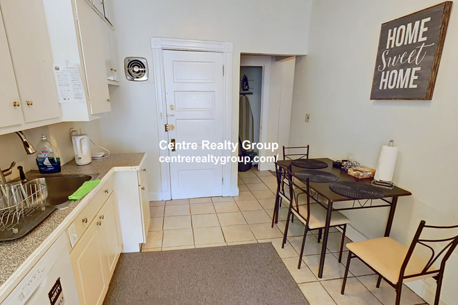 Kitchen - SPACIOUS 4 Bedroom on Beacon Street! 9/1/25 Apartments
