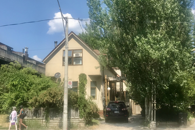 House - Queen Street East & Woodbine House
