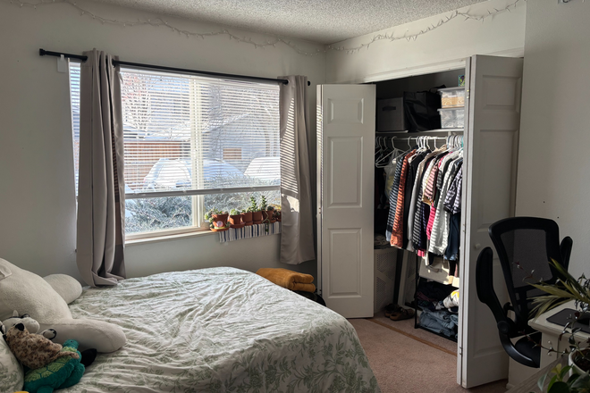 Bedroom - 1 Room Available for Summer, Apartment Close to Campus
