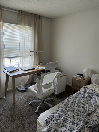bedroom - Female roommate for 26-27 school year! Apartments