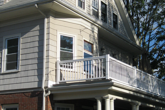 Exterior - Sunny, attractive 3 bedrooms near Brown 153 Governor St.