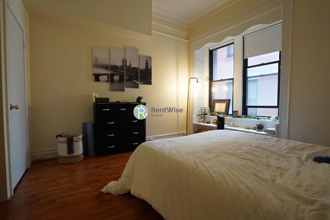 3 - NOW-JAN 2026- Beautiful Studio & 1 Bed Downtown Apartments. Lots of Amenities