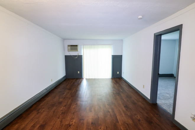 Living Room - August 1, 2026 - July 15, 2027 SUBLEASE 508 Riddle Road Apartments
