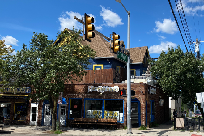 Above Pizza Bob's at State and Hill - Student Rooms Above Pizza Bob's - 50 ft from Central Campus, 5 minute walk to IM Building, Room #4