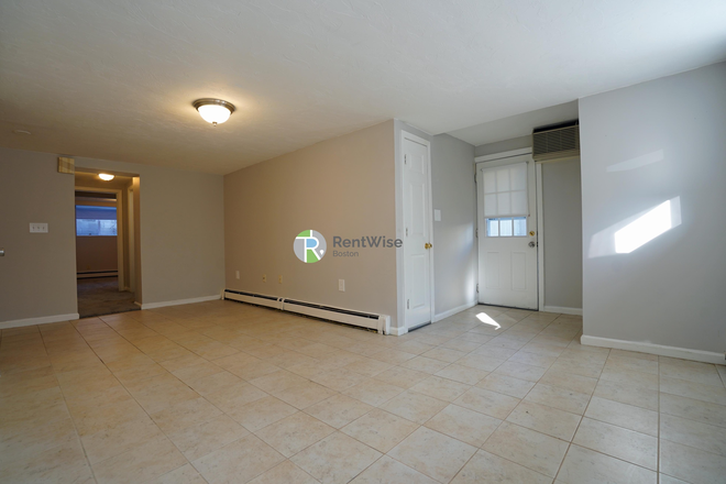 1 - SEPT 2026-Fantastic garden level 3 bed 2 bath! NO FEE! Apartments