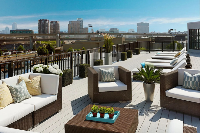 - - Spacious 2 bed 2 bath w/ Tons of Amenities in the building Apartments