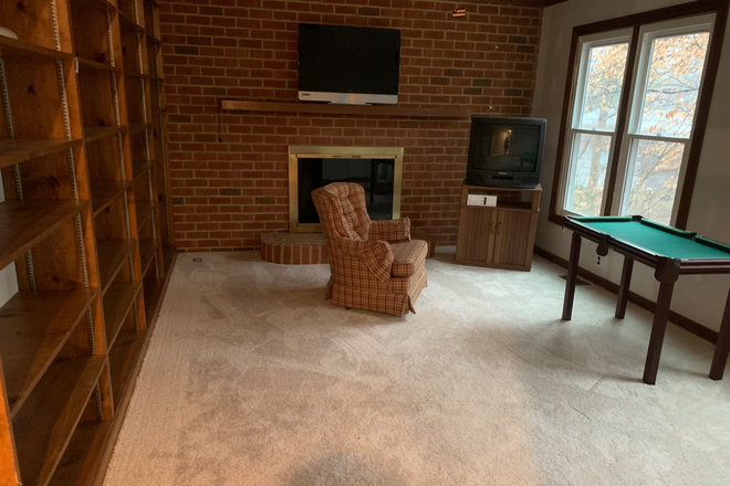 Furniture not included - Nature lover on 3+ acres of private land House