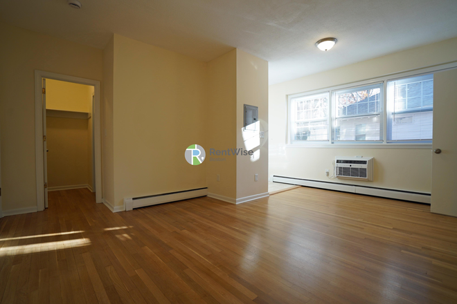 1 - AVAIL NOW-Awesome Brighton Studio on Comm, No Broker Fee! Apartments