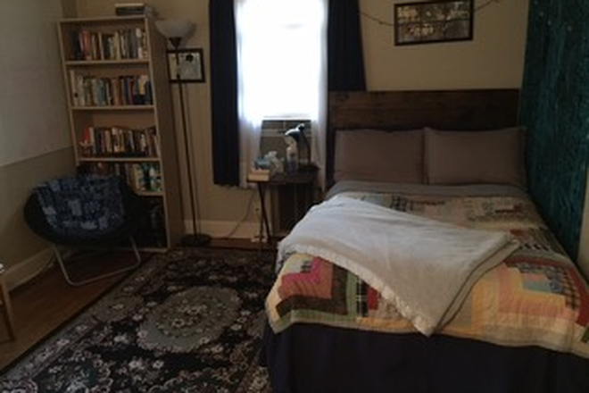 Bedroom - Green Hills Guest House