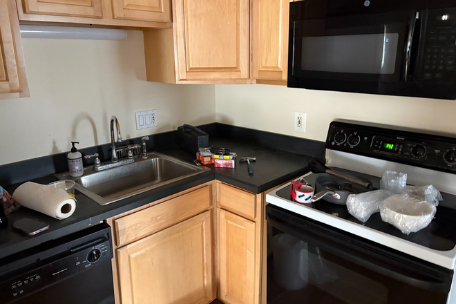 Kitchen - 2b1b First Floor - Inman/Central Square Apartments