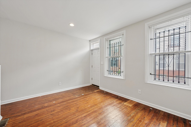 Living Room - 2 Bedroom in Point Breeze Available Immediately! Townhome