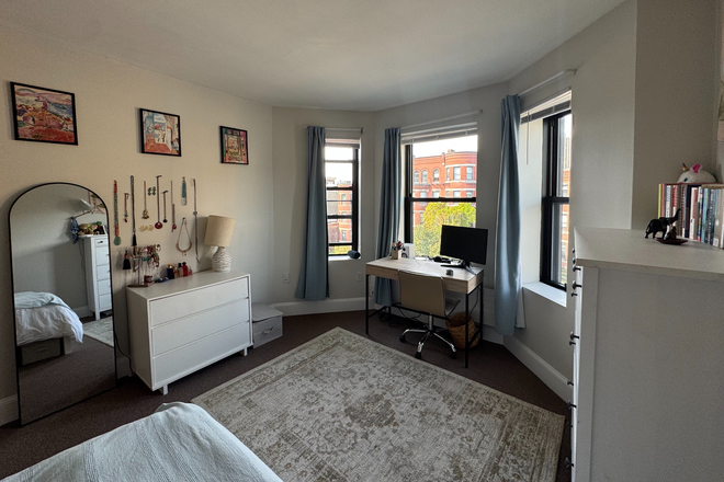 Bedroom Windows - Cozy Single Room in 2 Bed 1 Bath Apartment