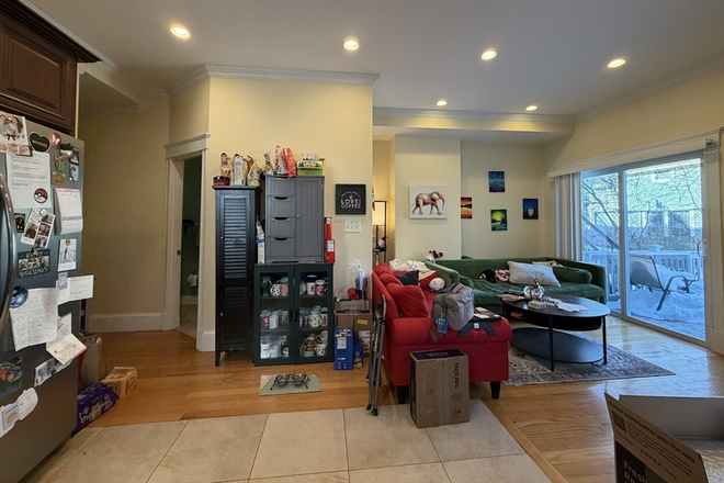 . - LOCATION!! HUGE 4 Bed / 2 Bath in Ventral Sq w/ LAUNDRY IN UNIT! Parking Options! Available 7/1/26!! Apartments