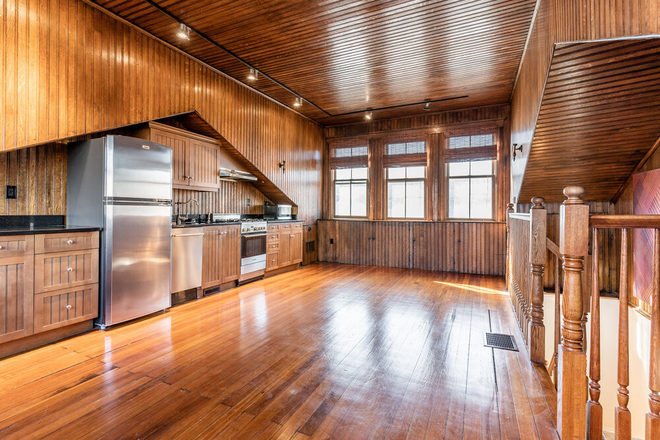 LIVING - STUNNING 3 BED/2 BATH WITH IN UNIT LAUNDRY! ONLY HALF BROKER FEE! 9/1/26!