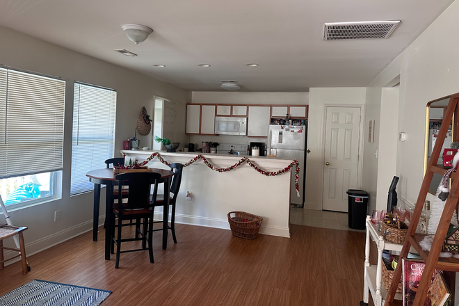 Kitchen - Spring 2026 Sublease Available Apartments