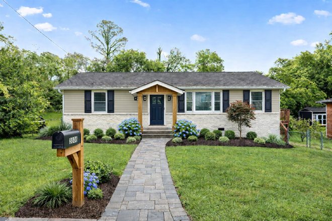 Exterior (renovations ongoing) - 3606 Sevier Heights - 4 bed/4bath in the heart of South Knox!!
