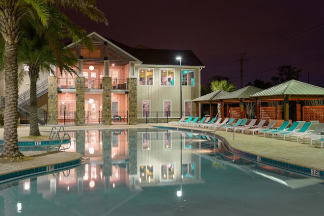 Pool - The Retreat Apartments