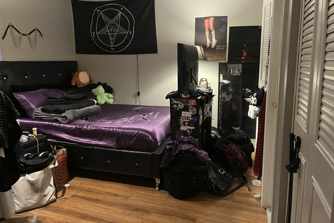 $1347 Bedroom with private Bathroom - ISO 2 New Roommates in Harbor Point Townhome