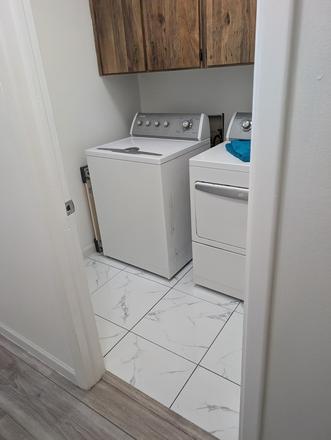 laundry in unit - ROOM NEAR USF-Incl. utilities, parking, pool, $950/mo-2 miles from USF (in Lutz) Townhome