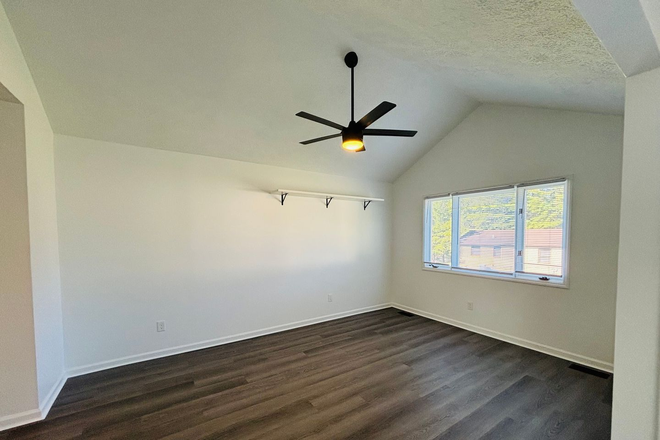  - 3 Bedroom, 2 Bath Duplex