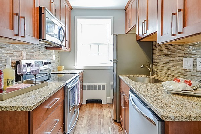 Kitchen - Brookline Apartment, 30 min walk to campus