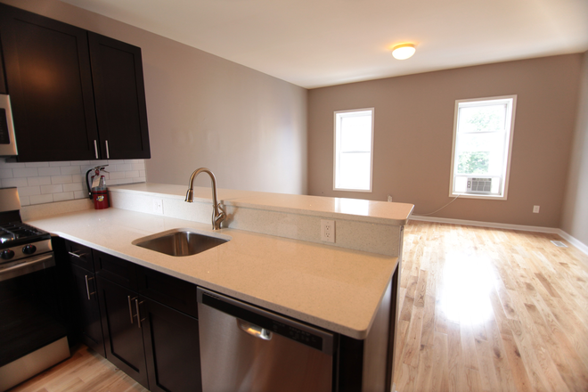 Kitchen - Off Campus Philly  - Bright Updated 5 Bed 2 Bath Apartments
