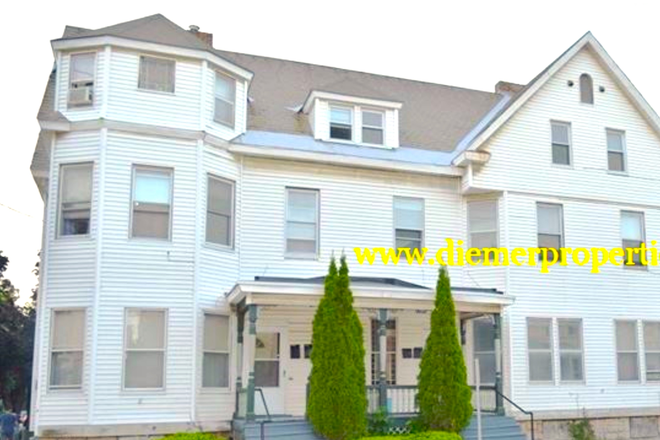 Main Image 2-8 Hickok Pl - Walk to UVM. 1 bed townhouse. Huge with heat included