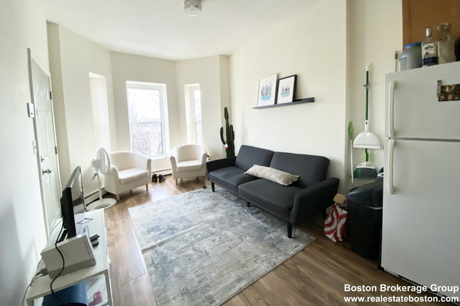 living room - Walk to Berklee! | Laundry | Dishwasher | Open Concept Living Apartments