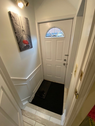 Separate Entrance - [7 Mins to UTM ; 5 Mins to SquareOne/Golden Square] 2 Beds/1 Bath/1 Parking