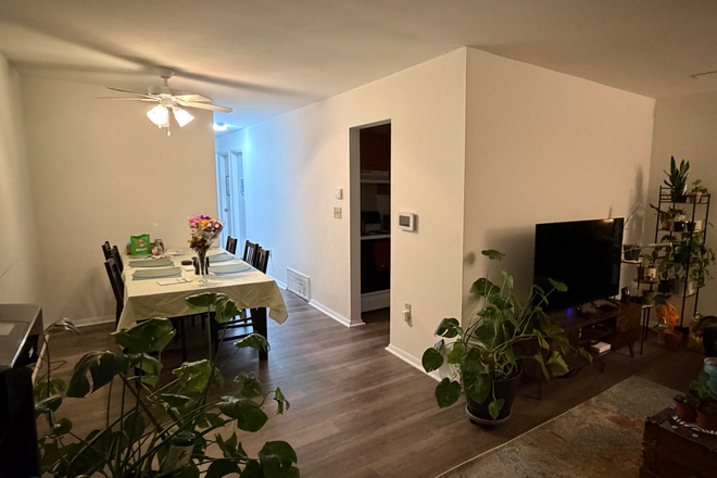 Dining area and entrance to kitchen - Foxridge Apartments