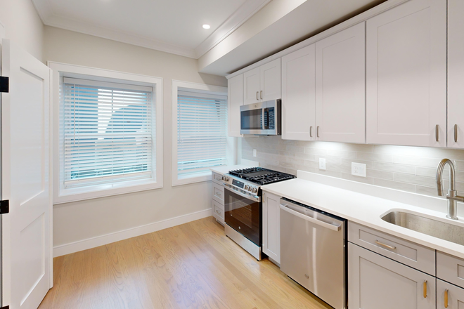 - - 3 beds Downtown Living with Easy Campus Access Apartments