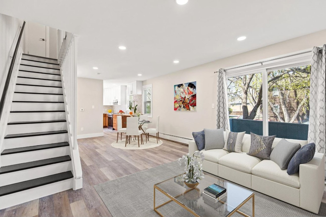 #1 - 3562 Nottingham (2BR/1BA)