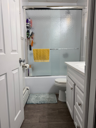 Bathroom - Room for Rent in the Heart of Garden City - Perfect for Students! Apartments