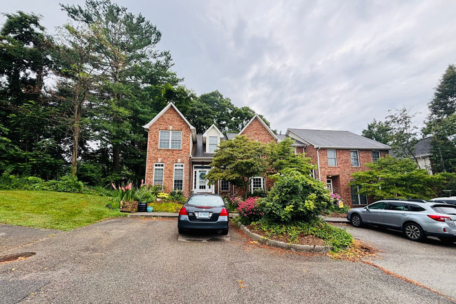  - * RE-RENTAL AVAILABLE ON 8/26/25 * 3 Bedroom, 2.5 Bath Townhouse