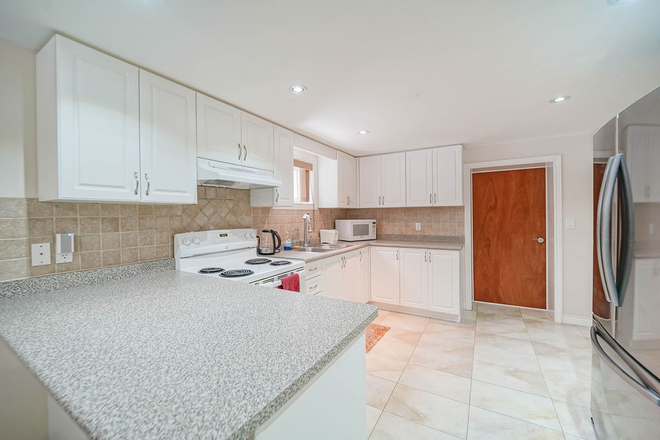 Kitchen - 2 Bedroom Fully Furnished / Utilities Included House