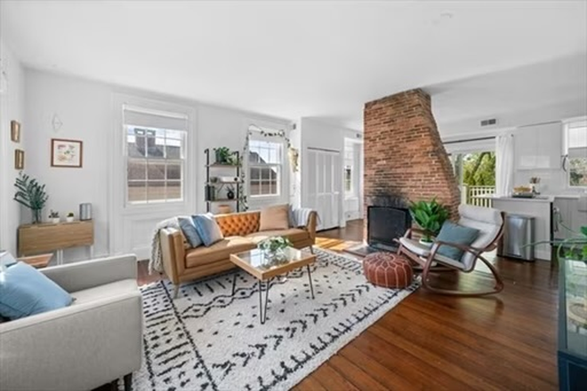 Living room - Newly Renovated Condo on Quiet, Pleasant Road Near Brown, RISD