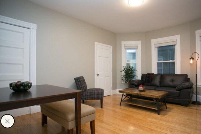 living room - **NO BROKERS FEE!!** FURNISHED Renovated 5 Bed / 3 Bath w/ Central AC! Available 9/1/26!! Apartments