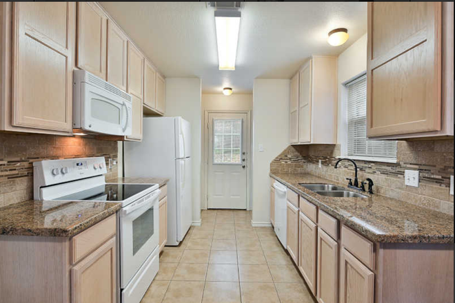 kitchen - The Champions on Luther- 3bed/ 3bath townhouse