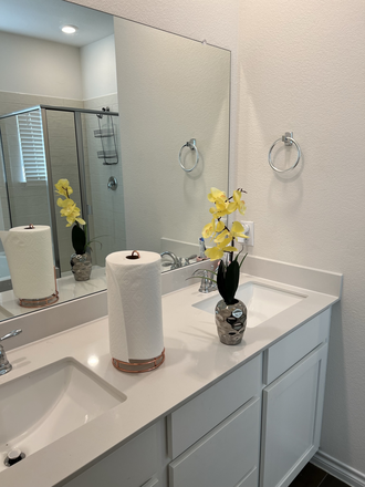 1 - Room for Rent in Mustang Trail- Fully Secured(Smart Home)