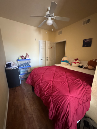 Bedroom - 🌷 SPRING-SUMMER 2025 APARTMENT SUBLEASE 🌸 (Girls only)