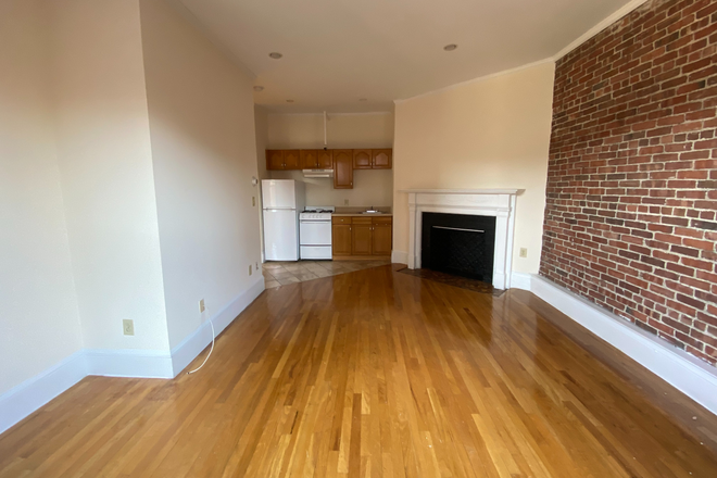 . - Sunny 1Bed on Marlborough Street, landlord paying broker fee =) Apartments