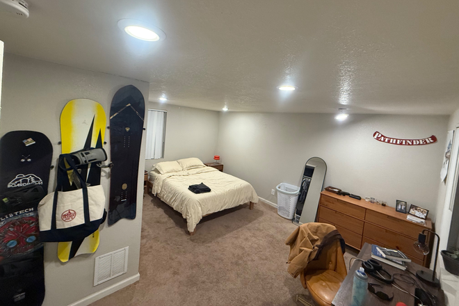 Bedroom - House close to campus